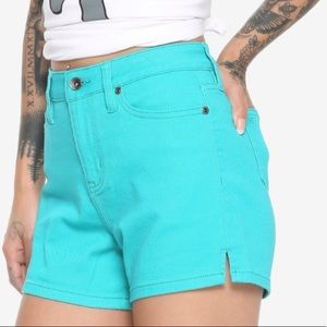 TURQUOISE HI-RISE SKINNY SHORTS WITH SLITS
